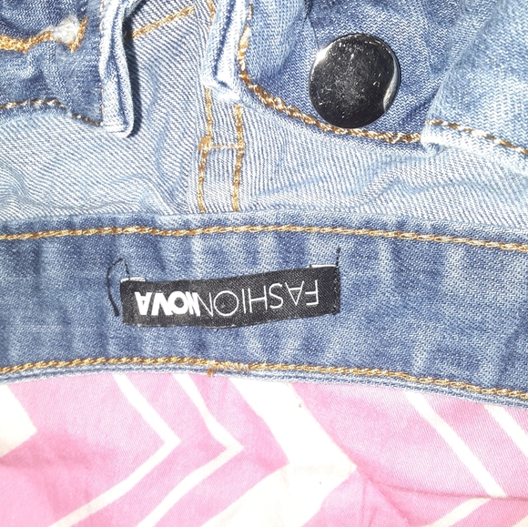 Fashion nova ripped Jean's - Picture 2 of 3